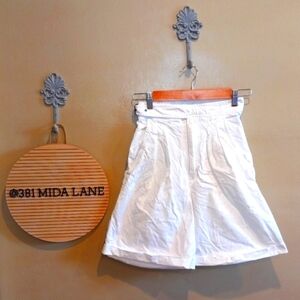 Avon 80s High Waist Bermuda Shorts XS White